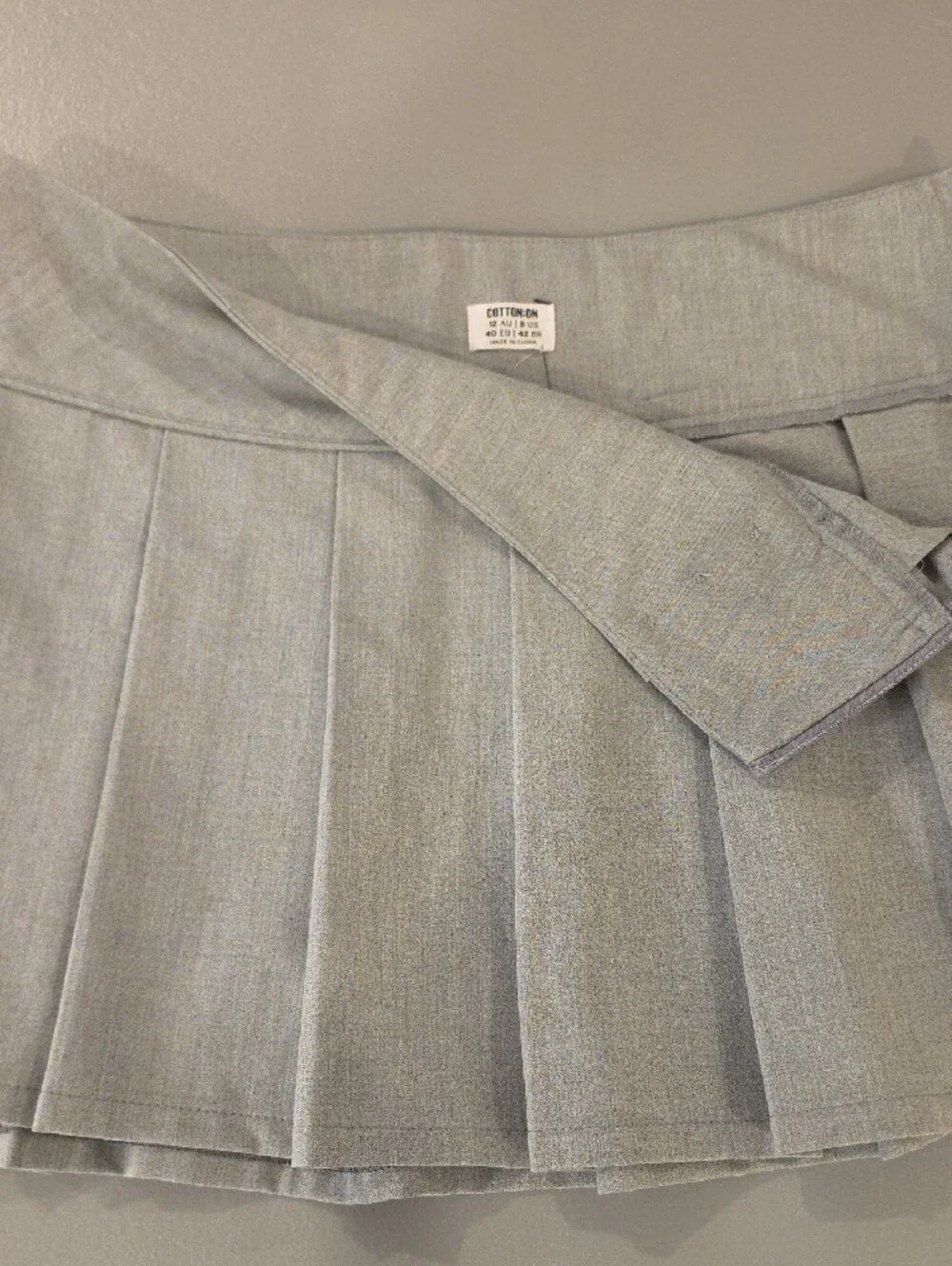 Cotton On adorable Womens Light Gray Mini Skirt with Pleats size 8 new with tags